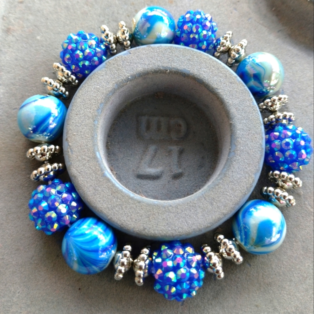 Blue everlasting gum starter bead bracelet 12mm